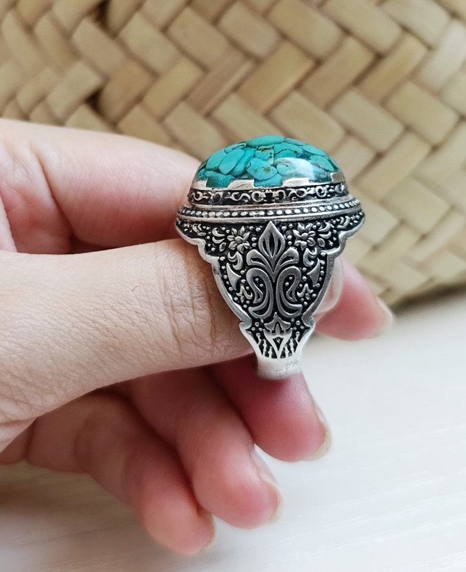 انگشتر مردانه نگین فیروزه و رزین سیاهقلم (رکاب روکش نقره) کد۰۲۸
