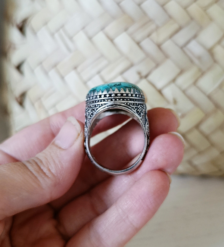انگشتر مردانه نگین فیروزه و رزین سیاهقلم (رکاب روکش نقره) کد۰۳۱