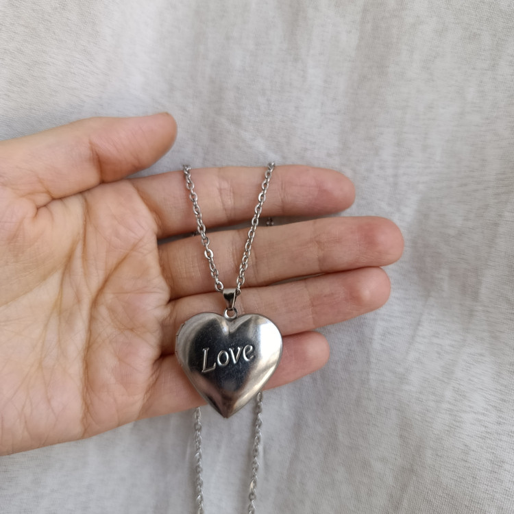 گردنبند لاکت استیل نقره ای قلبی طرح love + چاپ عکس