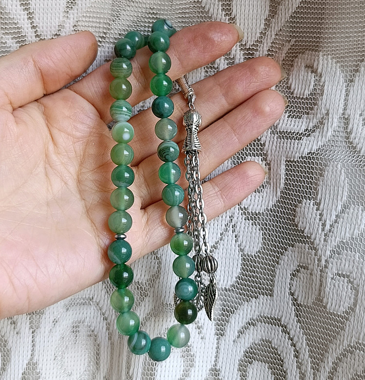 تسبیح سنگ اصل عقیق سبز مادگاسکار ۳۳ مهره با آویز فلزی